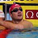 Kliment Kolesnikov de Rusia celebra después de competir en las finales masculinas de 50 m de espalda durante el cuarto día del Campeonato Mundial de Natación en el Etihad Arena el 19 de diciembre de 2021 en Abu Dhabi