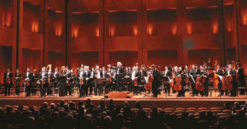 La Filarmónica ha diseñado una programación especial para celebrar su aniversario durante todo el año. Vendrán directores y solistas invitados como Josep Caballé o Gustavo Dudamel. El evento central será la interpretación de la ‘Novena sinfonía’ de Beethoven el 9 y 10 de septiembre.