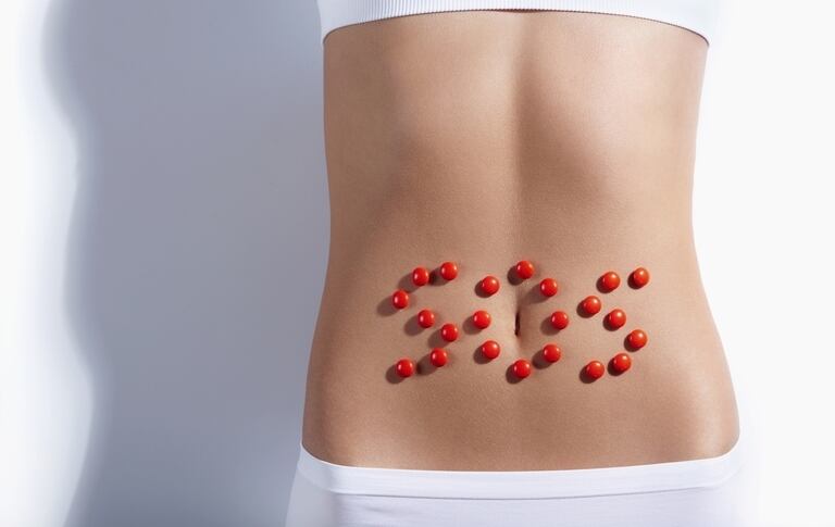 Expertos estiman que la endometriosis puede presentarse en algunas mujeres por un trastorno del sistema inmunitario, incapaz de reconocer el tejido endometrial que está creciendo fuera del útero.