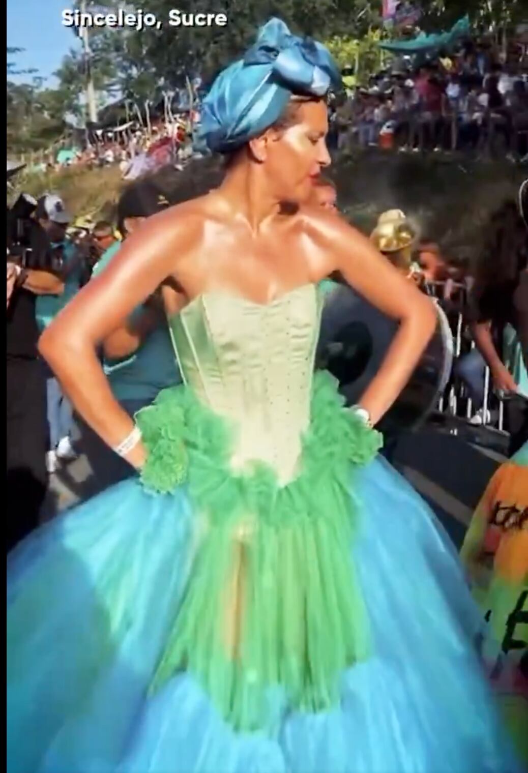 La primera dama, Verónica Alcocer, participando en las fiestas del 20 de enero de 2025 en Sincelejo, Sucre.