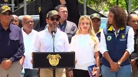 Abelardo De La Espriella junto a la primera dama y la gobernadora del Chocó.