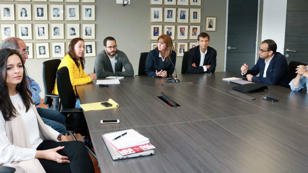 Foto: Reunión entre el Mintrabajo y directivos de la compañía Avianca y Acdac.
