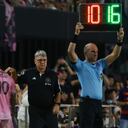 Reacción de Messi al salir lesionado.