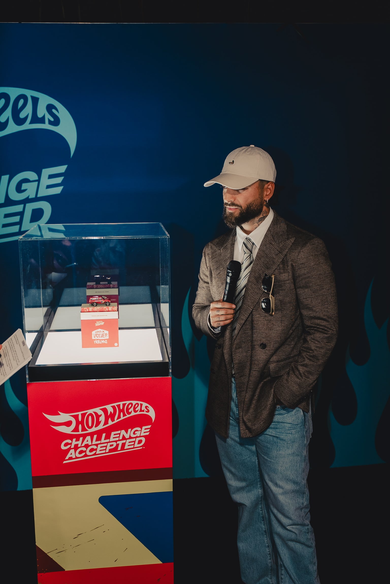 Maluma encabeza, junto a Supercar Blondie y Robert Lewandowski, la nueva plataforma de marca “Challenge Accepted” de Hot Wheels.