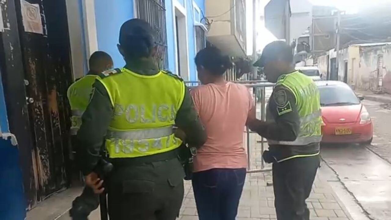 Madrastra capturada por maltratar a sus hijastros.