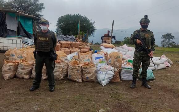 Decomisadas más de dos toneladas de panela adulterada la cual, al parecer, fueron fabricadas con sustancias químicas prohibidas en una fábrica ilegal de este producto.