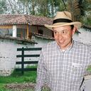 Santiago Uribe, hermano del expresidente Álvaro Uribe, fue acusado como miembro de los Doce Apóstoles en 1996. El proceso estuvo dormido y en 2010 se reabrió por declaraciones de un testigo.