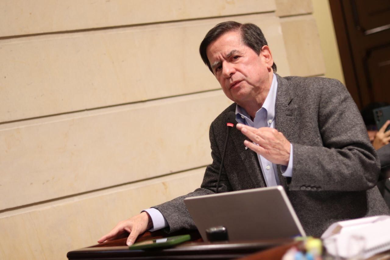 Juan Fernando Cristo, ministro del Interior.