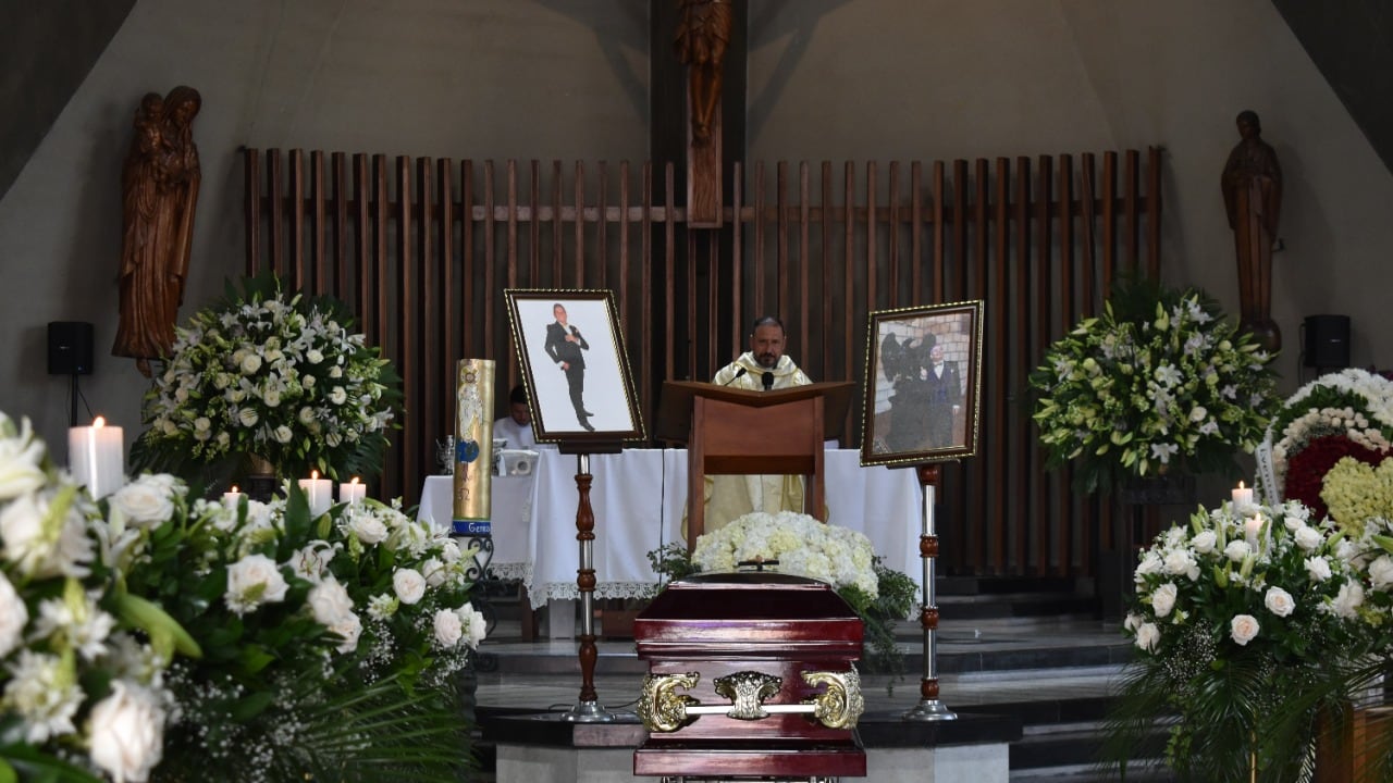 Sepelio de Darío Gómez en la Iglesia Santa Gema.