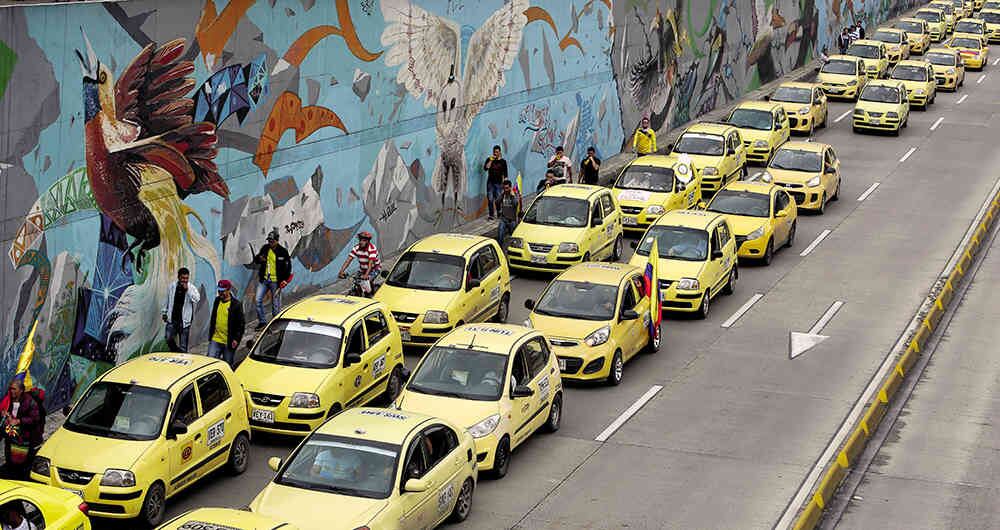 Según las cifras de la Secretaría de Movilidad, en Bogotá están matriculados algo más de 49.000 taxis.