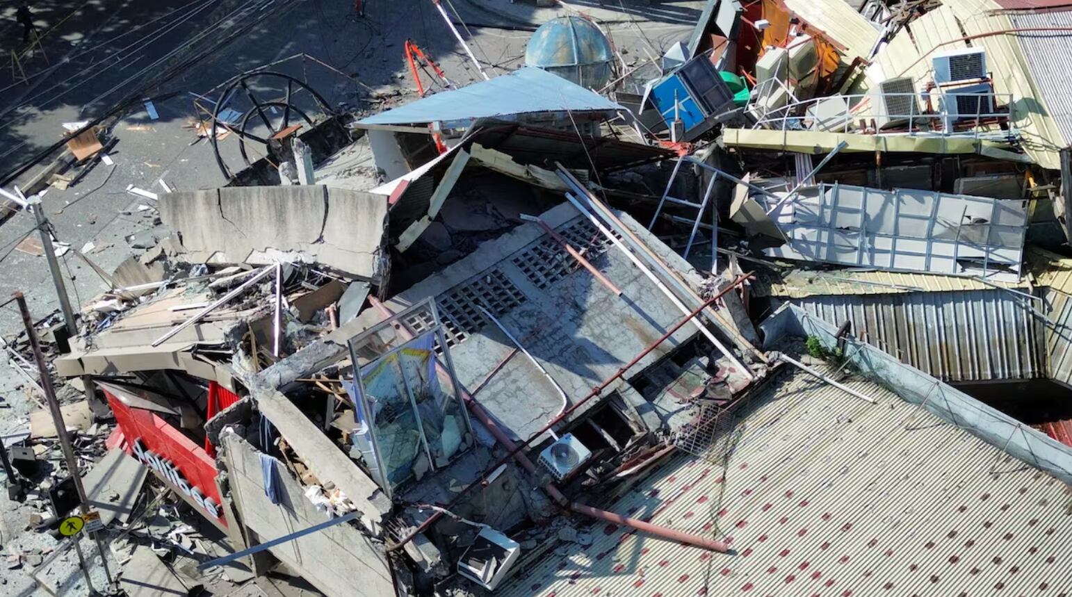 En imágenes: así quedó Filipinas tras el terremoto de magnitud 7,8 registrado este lunes