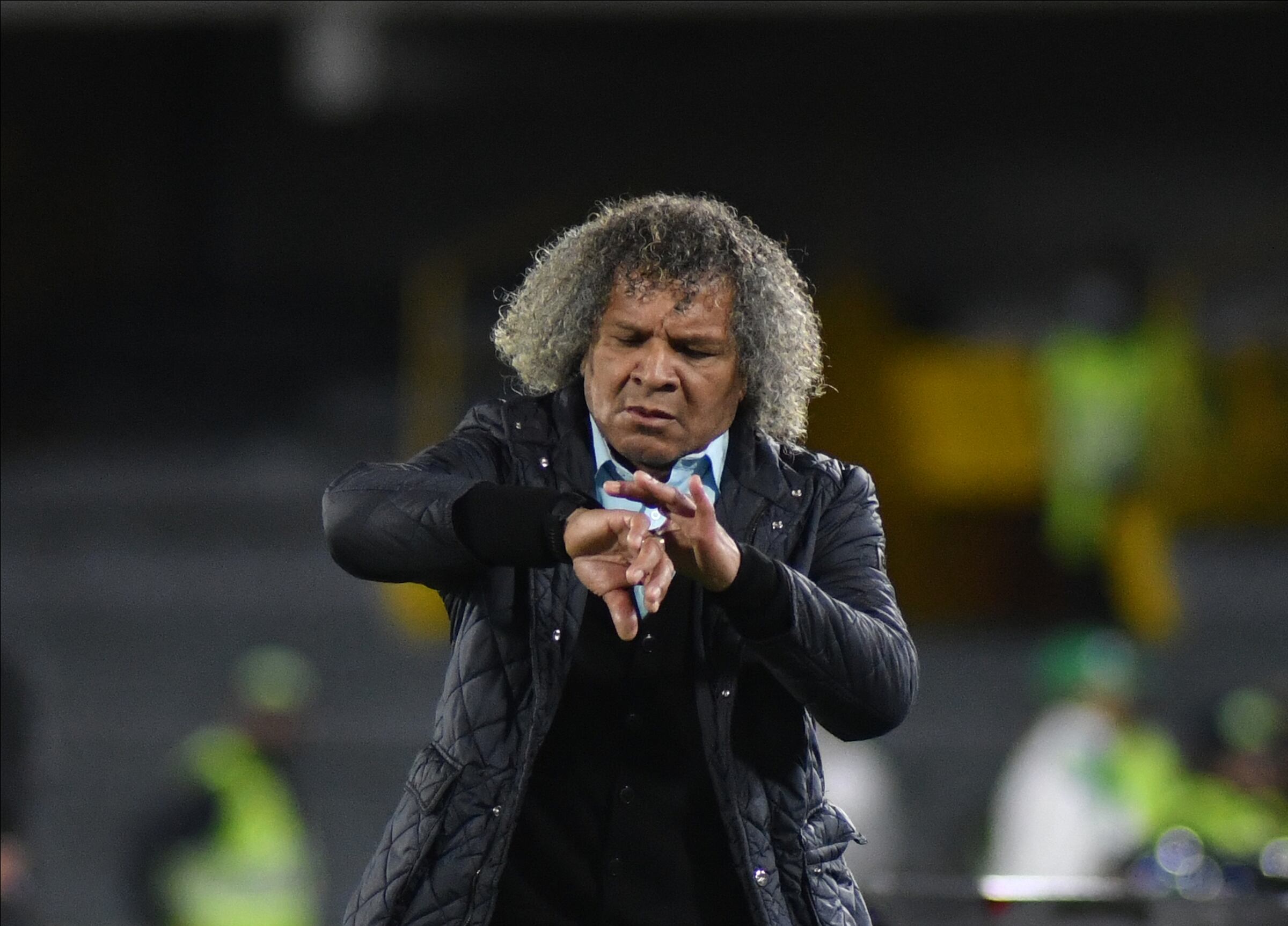 BOGOTA - COLOMBIA, 16-12-2021: Millonarios F. C. y America de Cali durante partido de la fecha 6 de los cuadrangulares semifinales por la Liga BetPlay DIMAYOR II 2021 jugado en el estadio Nemesio Camacho El Campin de la ciudad de Bogota. / Millonarios F. C. and America de Cali during a match of the 6th date of the semifinals quadrangulars for the BetPlay DIMAYOR II 2021 League played at the Nemesio Camacho El Campin Stadium in Bogota city. / Photos: VizzorImage / Luis Ramirez / Staff.