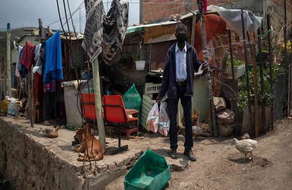 Una de las situaciones más críticas, por causa de las manifestaciones, se registró en la localidad de Ciudad Bolívar, al sur de Bogotá, luego de que los habitantes de varios barrios bloquearan las vías principales, impidiendo el paso de personas y vehículos. Esteban Vega-SEMANA