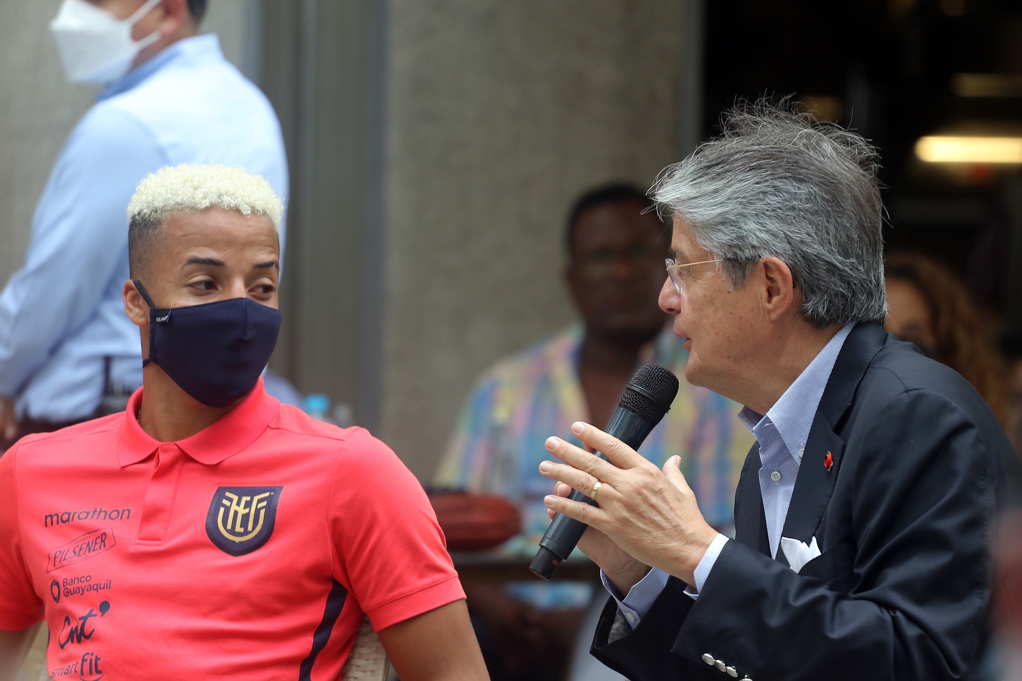 GUAYAQUIL, ECUADOR - MARCH 18: President Guillermo Lass speaks with Byron Castillo player of Ecuador during a visit to Guayaquil on March 18, 2022 in Guayaquil, Ecuador. Lasso announced easing restriction measures on COVID-19 and a 100% capacity for all sporting events, restaurants, cinemas, workplaces. (Photo by Gerardo Menoscal/Agencia Press South/Getty Images)