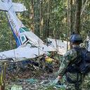 El piloto de la avioneta reportó fallas técnicas, intentó aterrizar de emergencia, pero la aeronave se precipitó a tierra sobre una montaña.