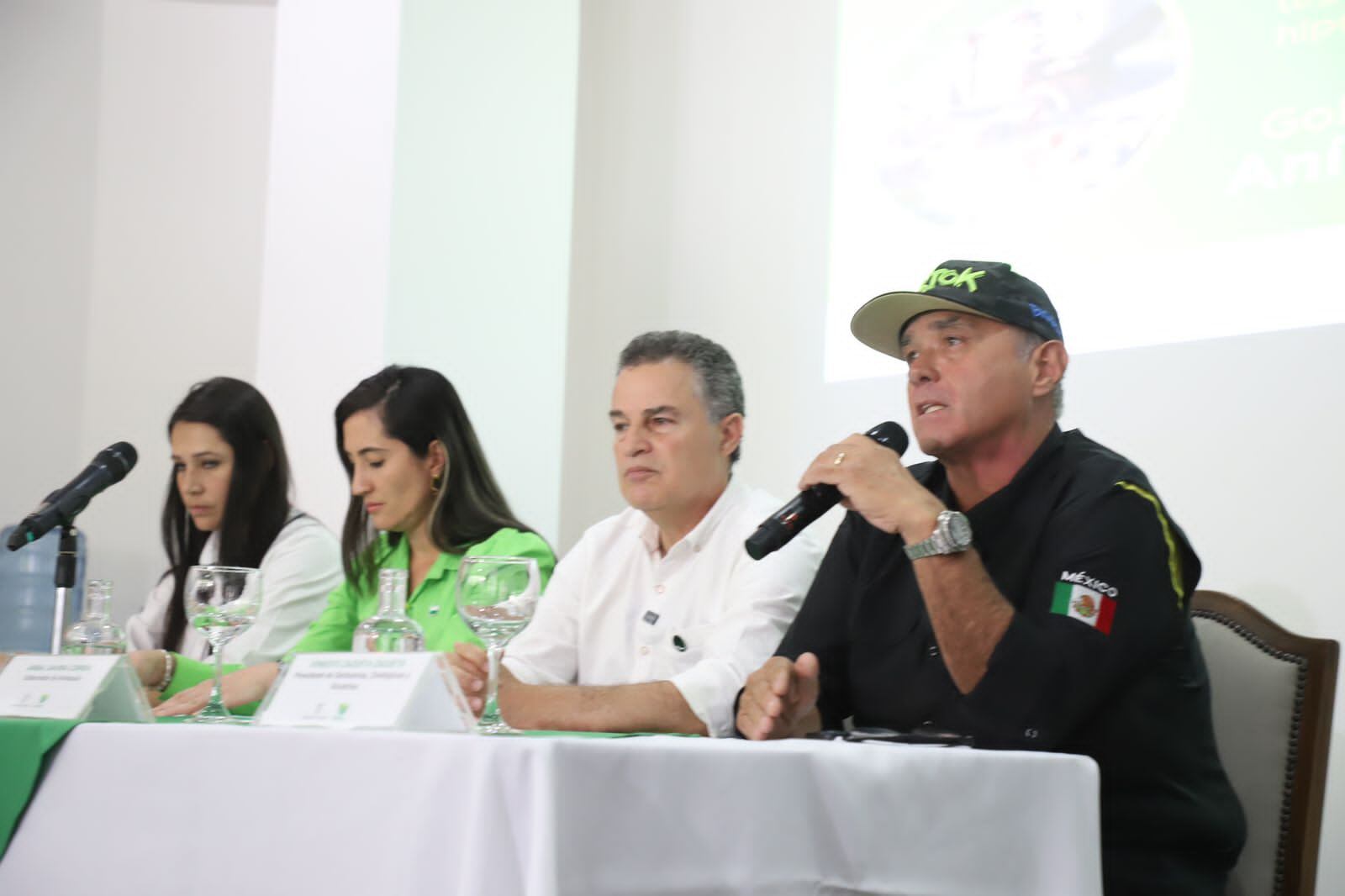Esta novedosa alternativa fue planteada por el gobernador de Antioquia, Aníbal Gaviria Correa