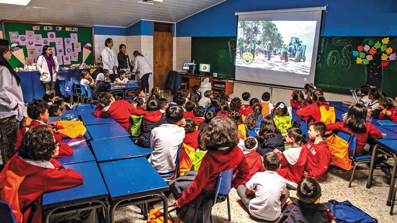 En el salón todo está dispuesto para que el alumno aprenda a resolver problemas.