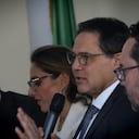 Presidente del Senado, Honorio Henríquez, junto al Consejo Gremial.