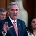 El presidente de la Cámara de Representantes, el republicano Kevin McCarthy, durante una conferencia de prensa mientras la cámara baja se alista para salir a su descanso de agosto, el jueves 27 de julio de 2023, en Washington. (AP Foto/J. Scott Applewhite, Archivo)