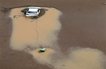 Queensland / Por lo menos 22 personas han muerto en Queensland, el estado nororiental de Australia, desde que las lluvias torrenciales comenzaron en noviembre provocando la crecida de los ríos que se desbordaban de sus márgenes, inundando una extensa área mayor que Francia y Alemania combinadas.