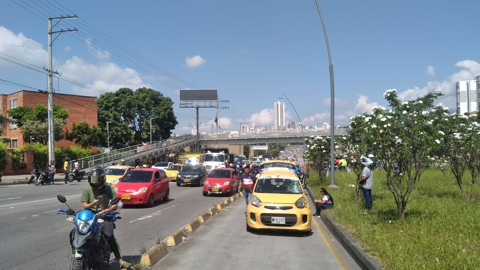 Accidente en el carril de Metrolínea en Bucaramanga.