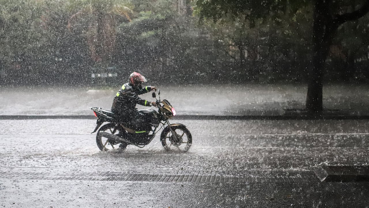 Invierno Lluvia en Bogotá, se debe a que la Tierra está alejada del sol Foto: Semana- Jeimi Villamizar