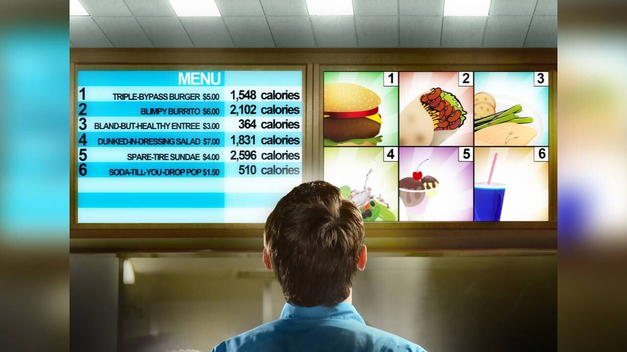 Expertos indican que algunos alimentos producen por los mismos mecanismos cerebrales de placer y recompensa que actúan con las drogas. Foto: Getty Images.