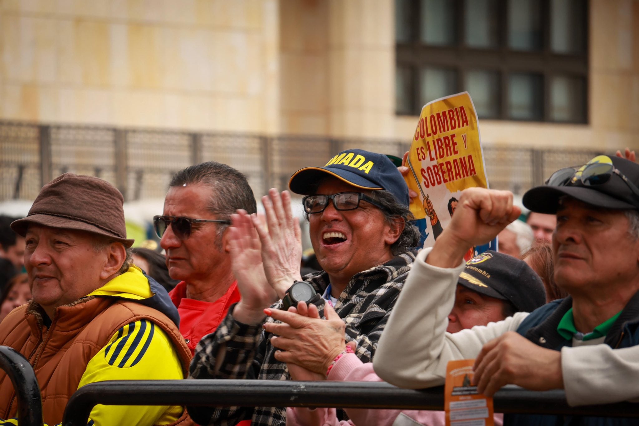 Concentración en la Plaza de Bolívar en apoyo a Gustavo Petro en su visita a la Casa Blanca.