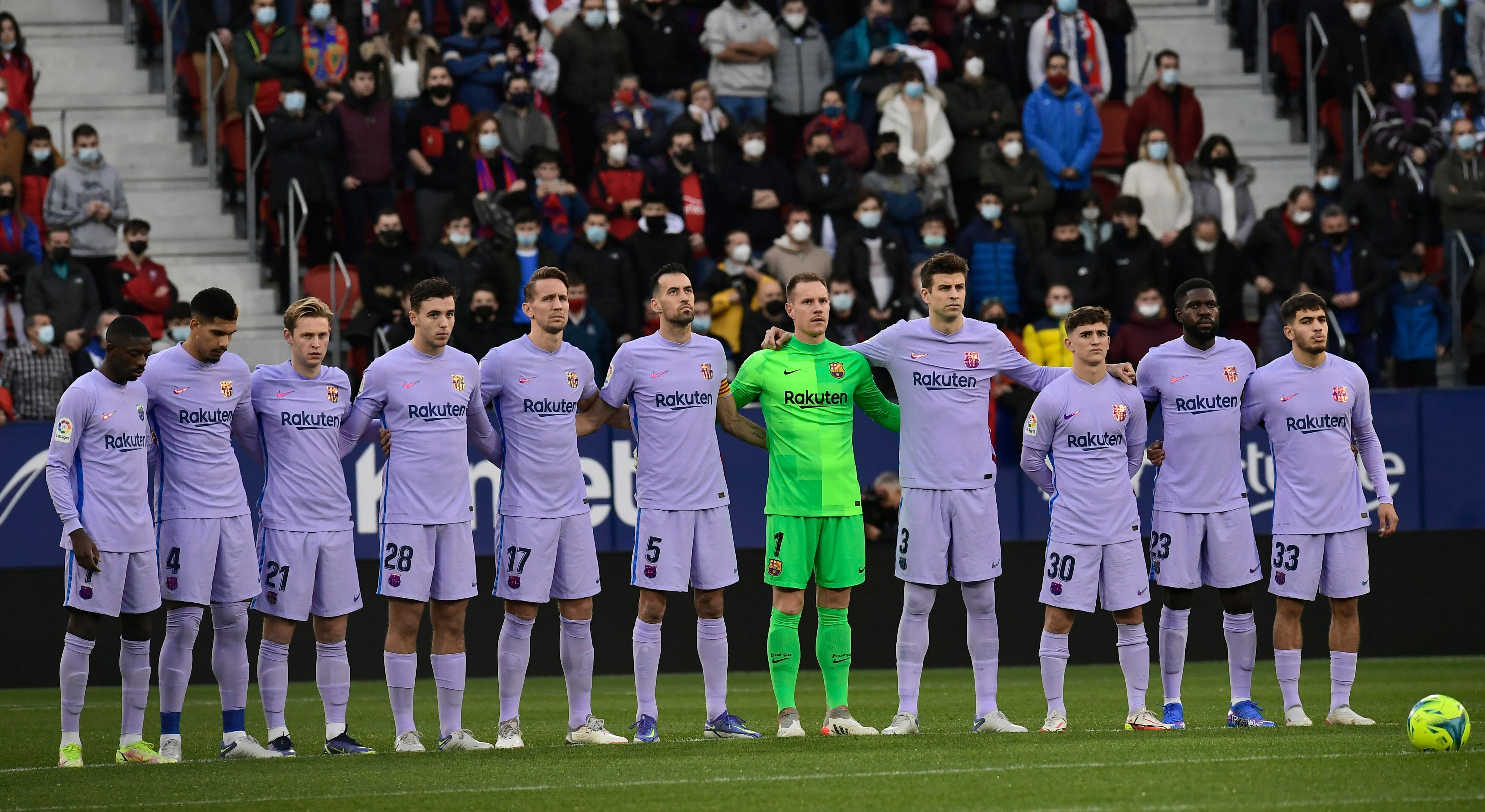 The Barcelona soccer team gathers ahead of the start of the La Liga soccer match between Osasuna and FC Barcelona at the El Sadar stadium in Pamplona, Spain, Sunday, Dec. 12, 2021. (AP Photo/Alvaro Barrientos)