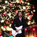 Interpretación de Juanes en la ceremonia de encendido de árbol de navidad en Casa Blanca.