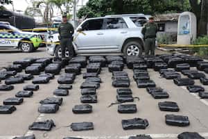 Autoridades buscan al conductor que transportaba la tonelada y media de marihuana.