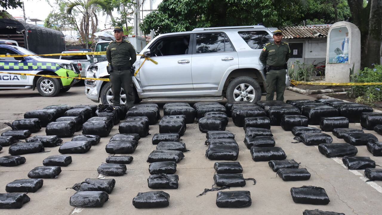 Autoridades buscan al conductor que transportaba la tonelada y media de marihuana.