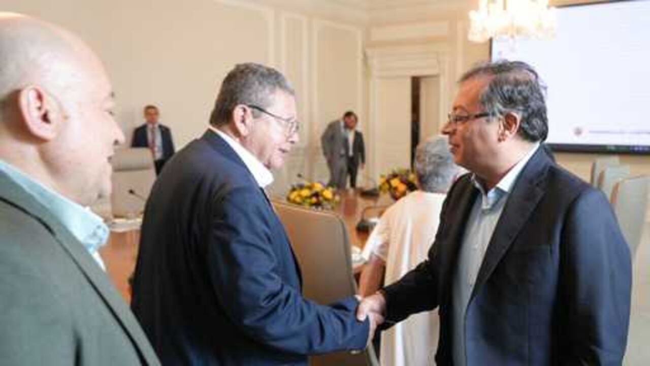 Presidente Gustavo Petro y partido Comunes.