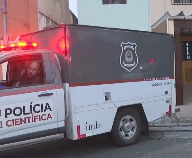 La policía forense llegó al lugar para adelantar las investigaciones correspondientes
