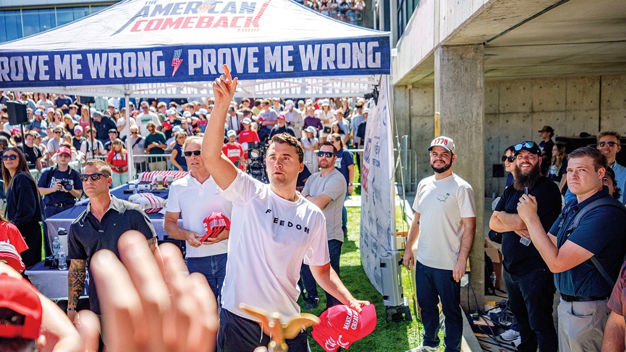 El FBI ofrece una recompensa de 100.000 dólares por información para capturar al sospechoso.