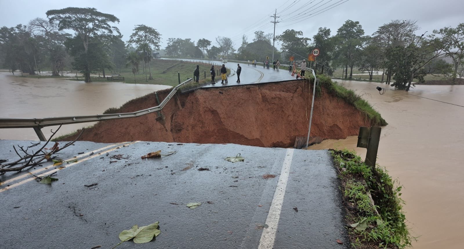 Puente de Mulatos, en Necoclí, afectado por inundaciones en febrero de 2026.