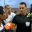 Wilmar Roldán hablando con Macalister Silva y Alberto Gamero, luego del ataque que recibió Daniel Cataño