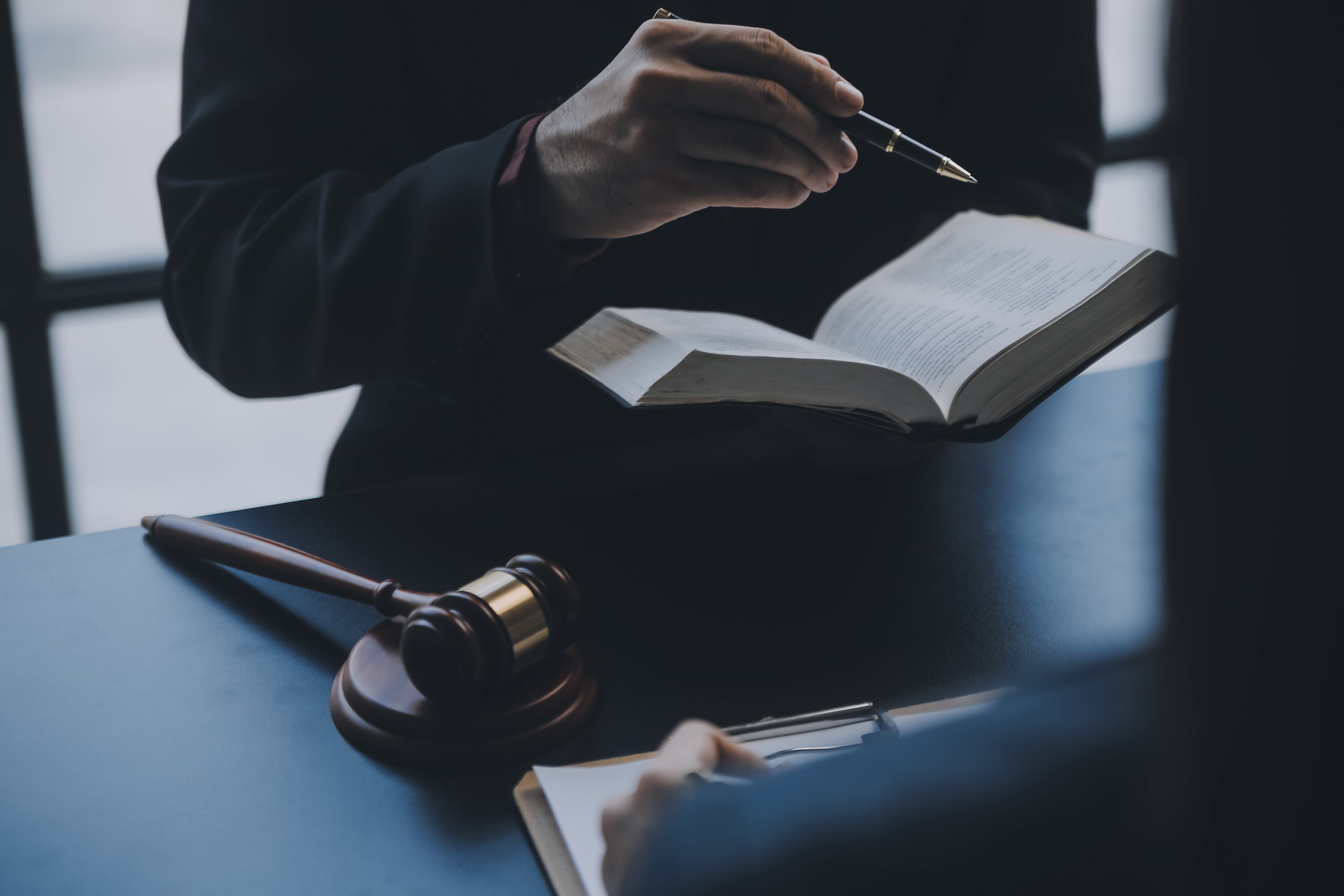 El Código General del Proceso establece que solo la porción de un inmueble perteneciente al deudor puede ser objeto de embargo.