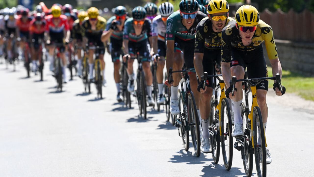 Vista general del pelotón en la etapa 9 del Tour de Francia 2023.
