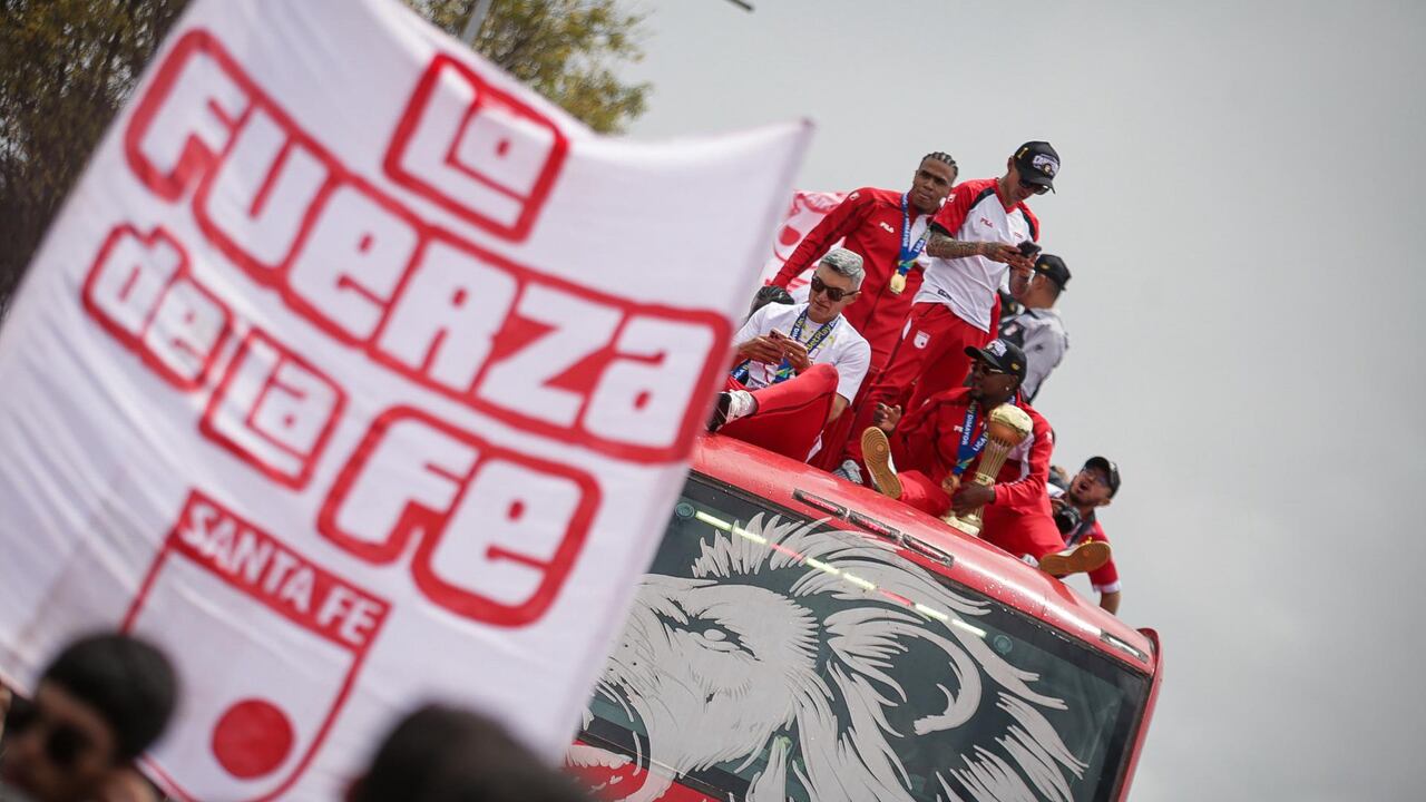 Recibimiento de la hinchada 'leona' a Santa Fe.