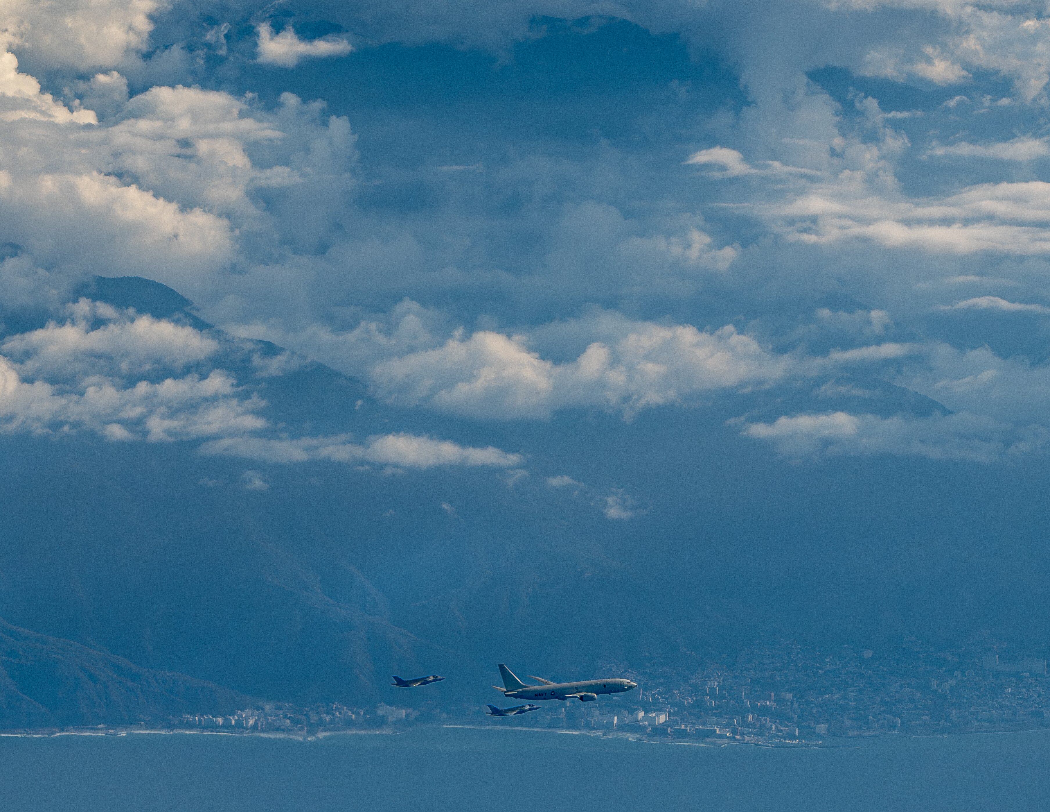 Aeronaves estadounidenses sobrevolando Venezuela.