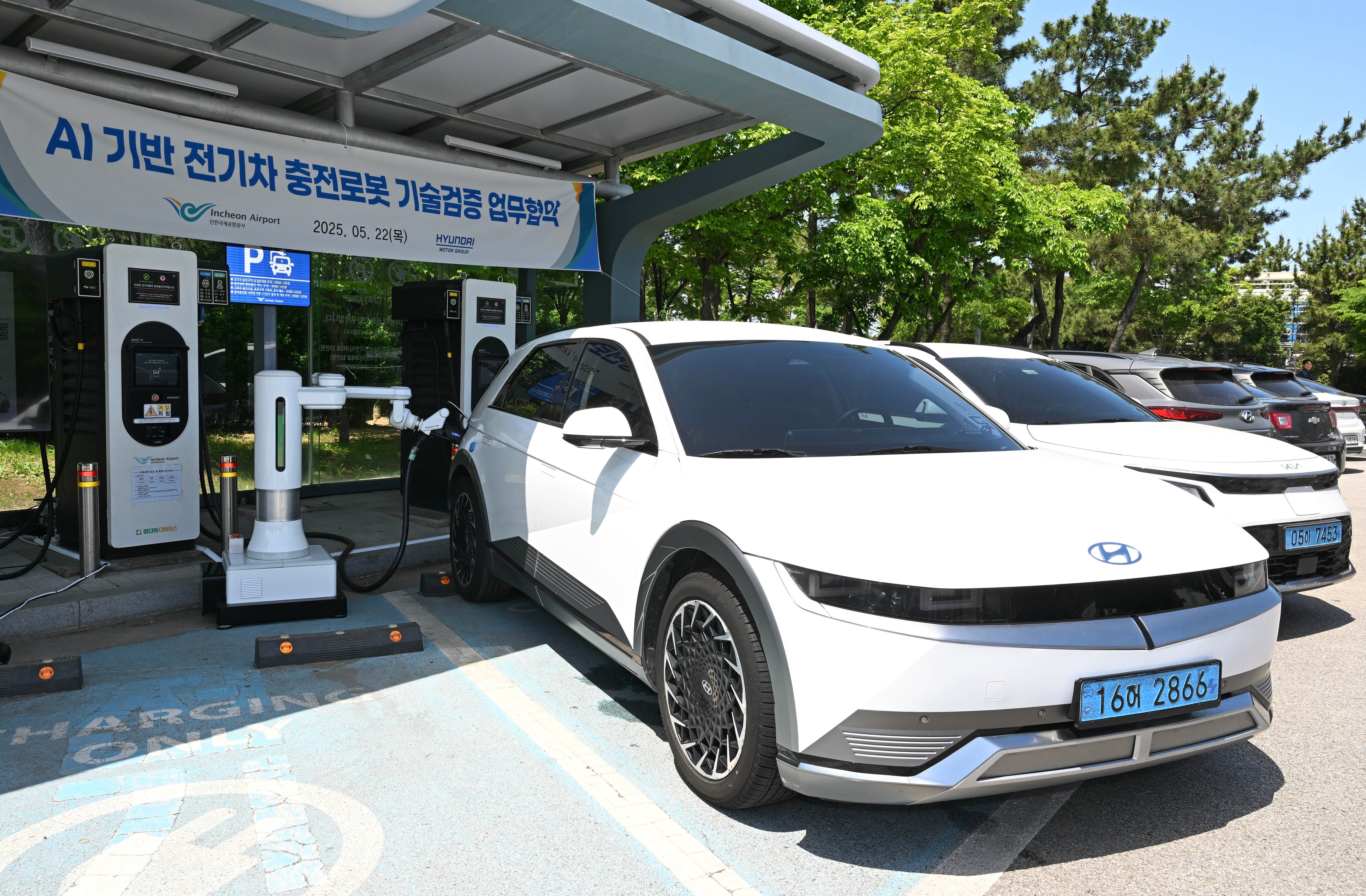 Hyundai Motor Group se asociará con Incheon International Airport Corporation para comercializar servicios de robot de carga automática (ACR) de VE basados en IA.