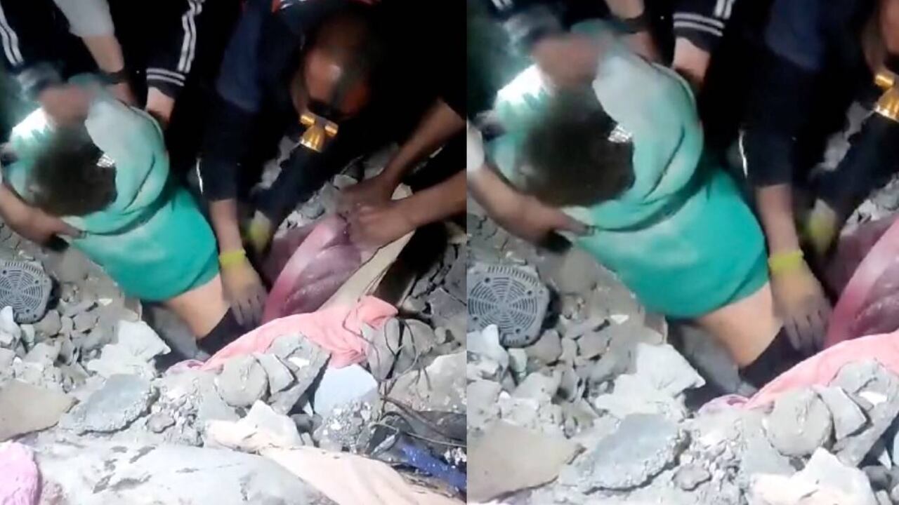 La niña fue rescatada con vida en plena zona de conflicto