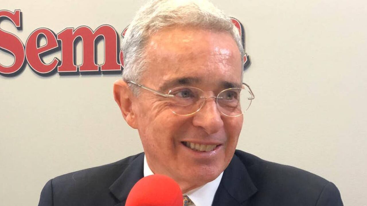 Álvaro Uribe, senador, en el programa Vicky en Semana, en Bogotá