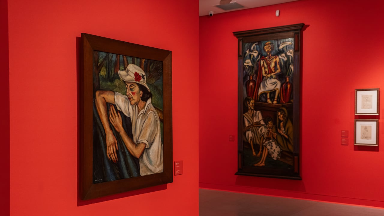 ‘El mundo en primera persona’ es una sala dedicada al universo íntimo de la maestra Débora Arango. En ella, el público podrá recorrer una selección de 118 obras que invitan a descubrir una dimensión más cercana, humana y personal de la artista.