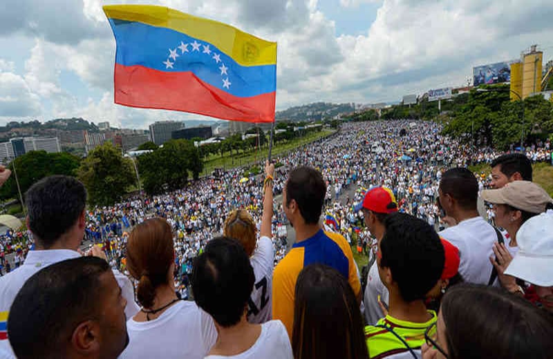 Tras la suspensión del proceso para el referendo revocatorio los venezolanos salieron a marchar para oponerse al gobierno de Nicolás Maduro.
