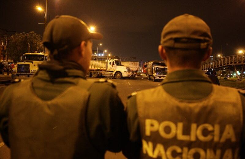 En la noche del martes el gobierno seguía buscando un acuerdo para convencer a los transportadores de carga por carretera de levantar el bloqueo. 