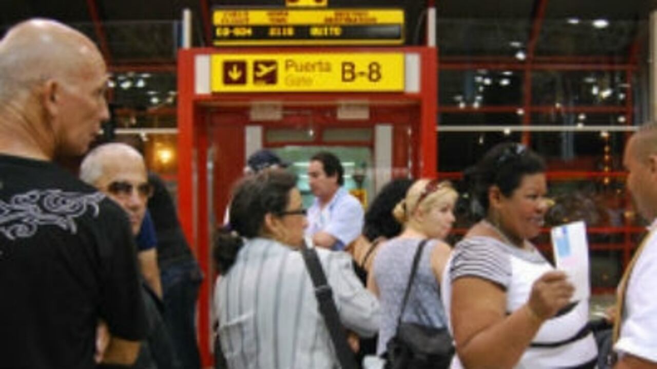 Con la nueva resolución es probable que la mayoría de los ciudadanos que quieran salir de la isla tengan que tramitar ese documento.