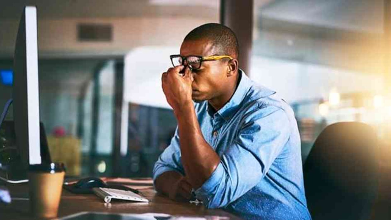 Está comprobado científicamente que trabajar horas extra reduce nuestra productividad y nos hace sentir y estar menos saludables.