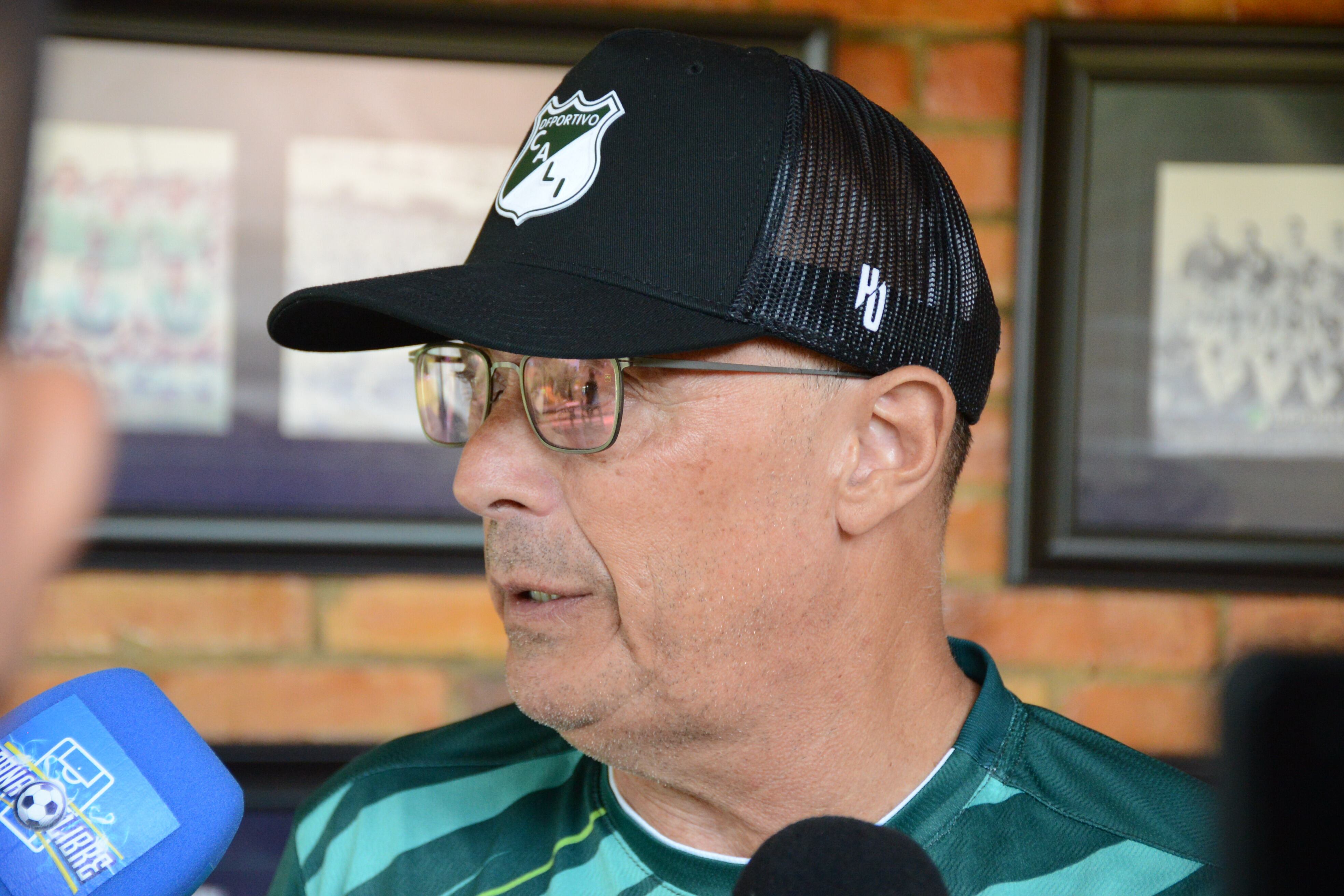 Futbol : Rueda de prensa en el Deportivo Cali. Profesor Alfredo Arias y jugador Juan Sebastián Quintero.